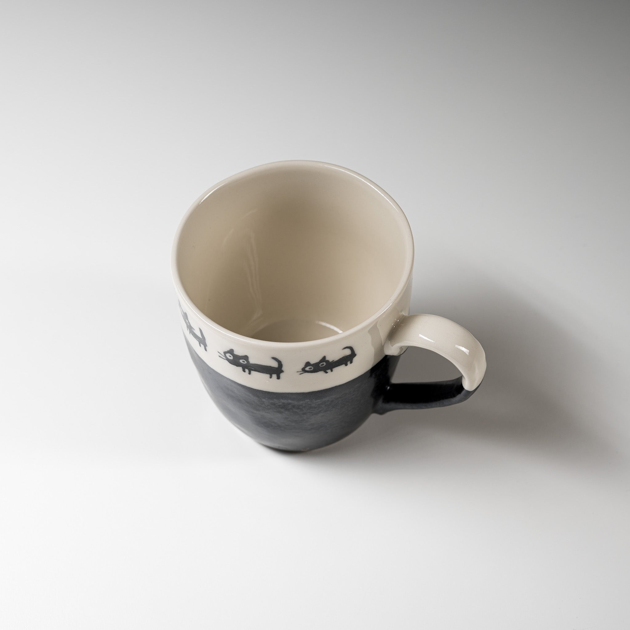 Black Cat Mug Cup - Two Colours / クロネコ マグカップ