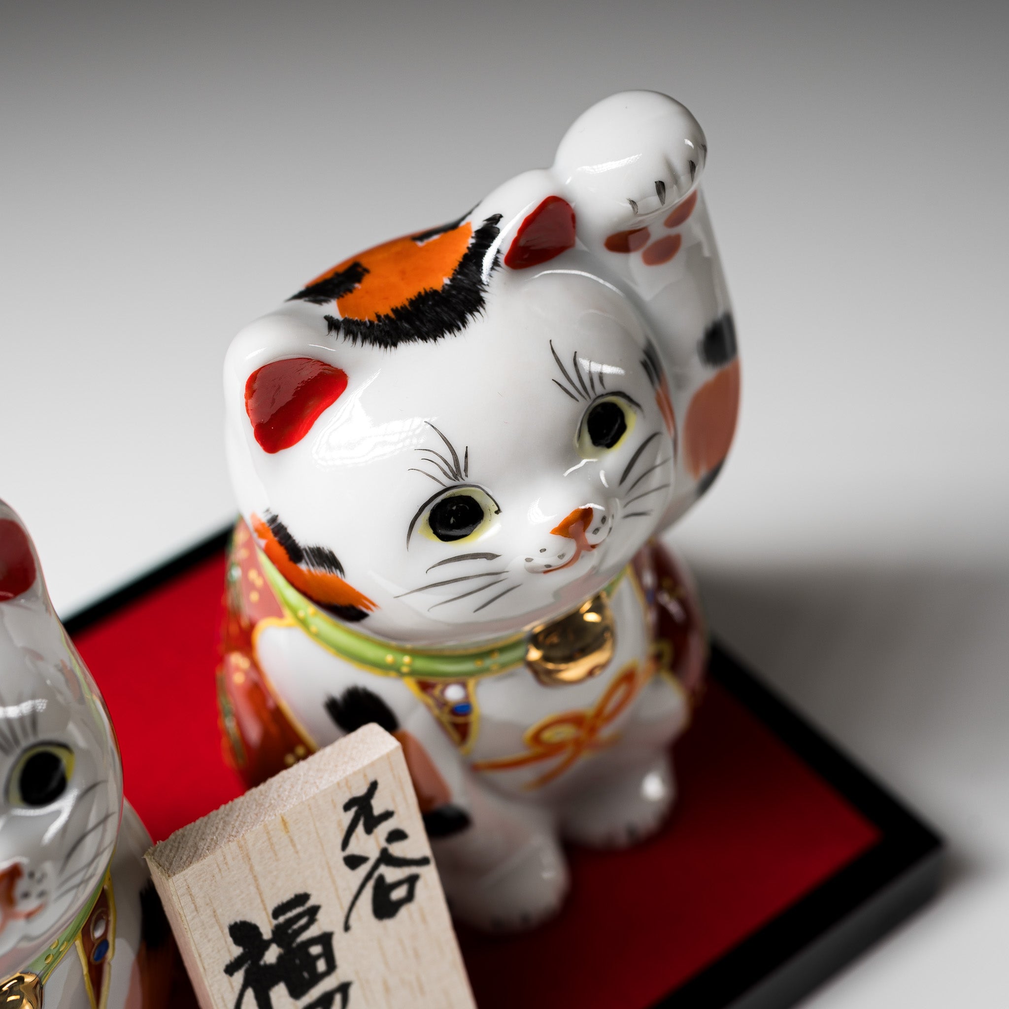 Kutani Ware Animal Ornament - Pair Fuku Lucky Cat / 九谷焼 福招き猫