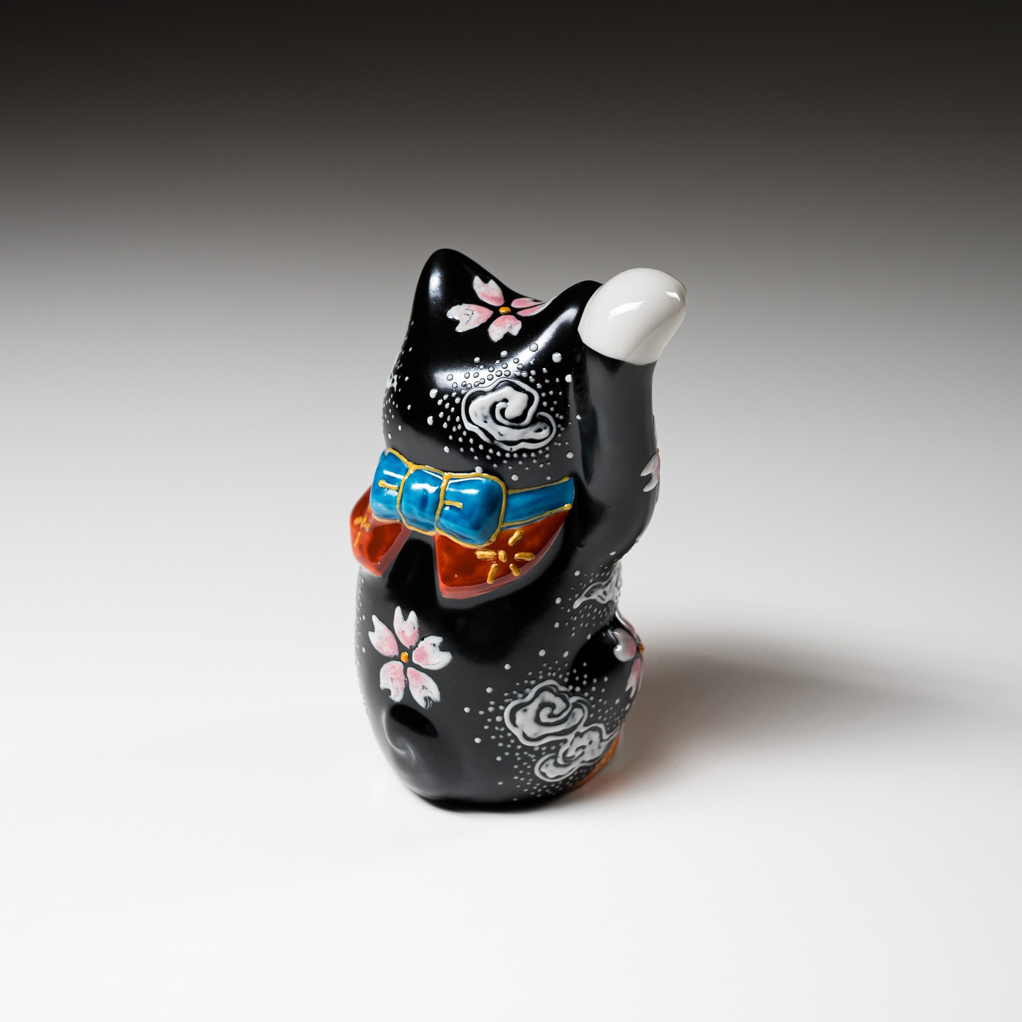 Kutani Ware Animal Ornament - Mt Fuji Black Beckoning Cat ”Nami” / 九谷焼 招き猫