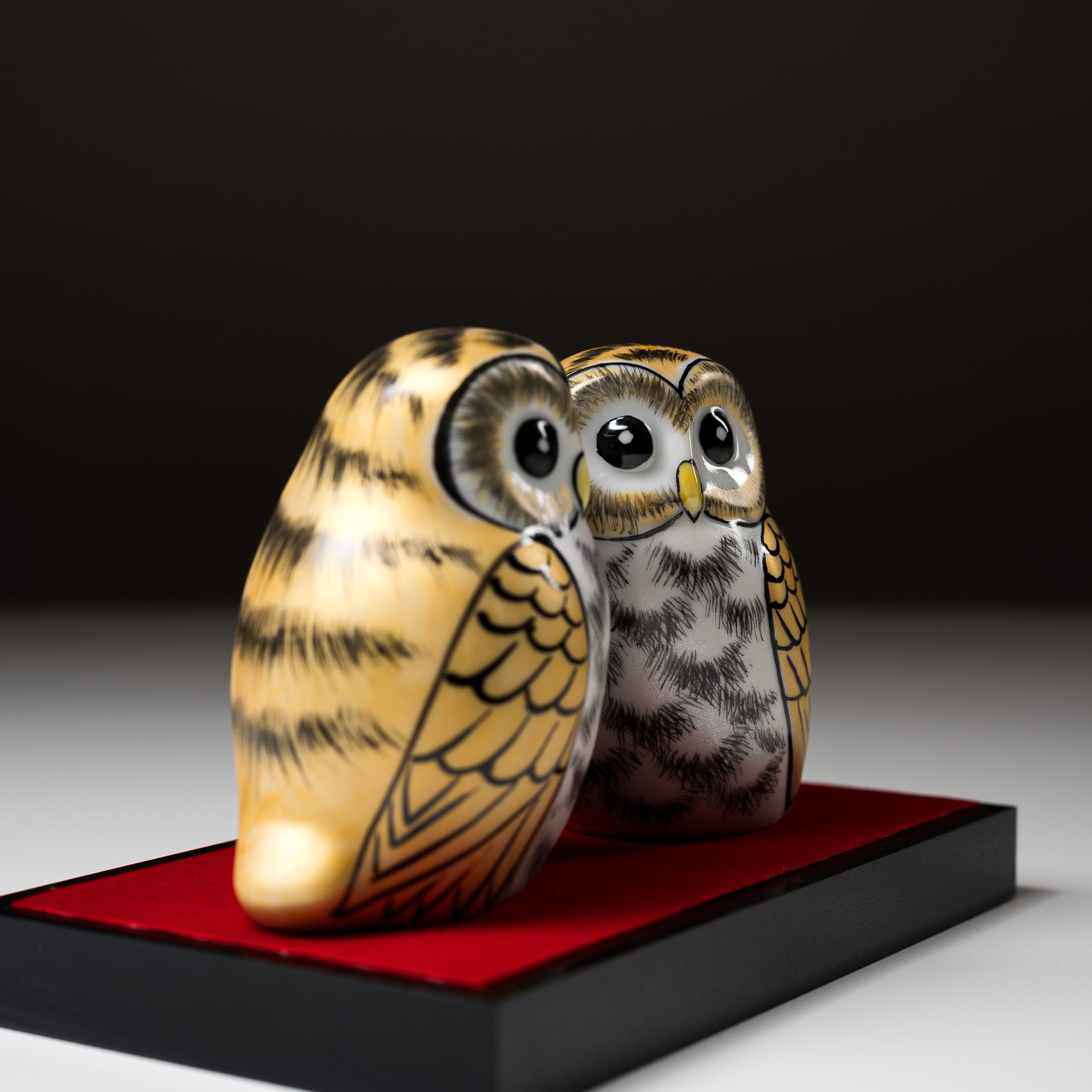 Kutani Ware Animal Ornament - Golden Pair Owl / 九谷焼 ペア梟