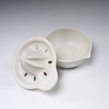 Ceramic Citrus Squeezer - White / しぼり器