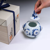HIRADO KOHSYO DANEMON Kiln Mikawachi Ware Three-legged Incense Burner / 平戸洸祥団右ヱ門窯 菊花飾染付三つ足香炉