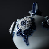 HIRADO KOHSYO DANEMON Kiln Mikawachi Ware Three-legged Incense Burner / 平戸洸祥団右ヱ門窯 菊花飾染付三つ足香炉