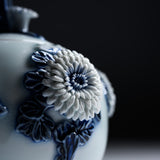 HIRADO KOHSYO DANEMON Kiln Mikawachi Ware Three-legged Incense Burner / 平戸洸祥団右ヱ門窯 菊花飾染付三つ足香炉