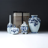 HIRADO KOHSYO DANEMON Kiln Mikawachi Ware Crane-Neck Vase / 平戸洸祥団右ヱ門窯 菊花飾染付鶴首花瓶