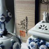 HIRADO KOHSYO DANEMON Kiln Mikawachi Ware Crane-Neck Vase / 平戸洸祥団右ヱ門窯 菊花飾染付鶴首花瓶