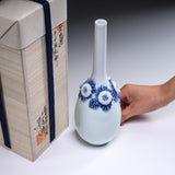 HIRADO KOHSYO DANEMON Kiln Mikawachi Ware Crane-Neck Vase / 平戸洸祥団右ヱ門窯 菊花飾染付鶴首花瓶