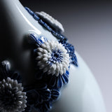 HIRADO KOHSYO DANEMON Kiln Mikawachi Ware Crane-Neck Vase / 平戸洸祥団右ヱ門窯 菊花飾染付鶴首花瓶