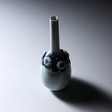 HIRADO KOHSYO DANEMON Kiln Mikawachi Ware Crane-Neck Vase / 平戸洸祥団右ヱ門窯 菊花飾染付鶴首花瓶