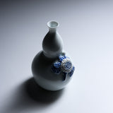 HIRADO KOHSYO DANEMON Kiln Mikawachi Ware Gourd Vase / 平戸洸祥団右ヱ門窯 菊花飾瓢箪形花瓶