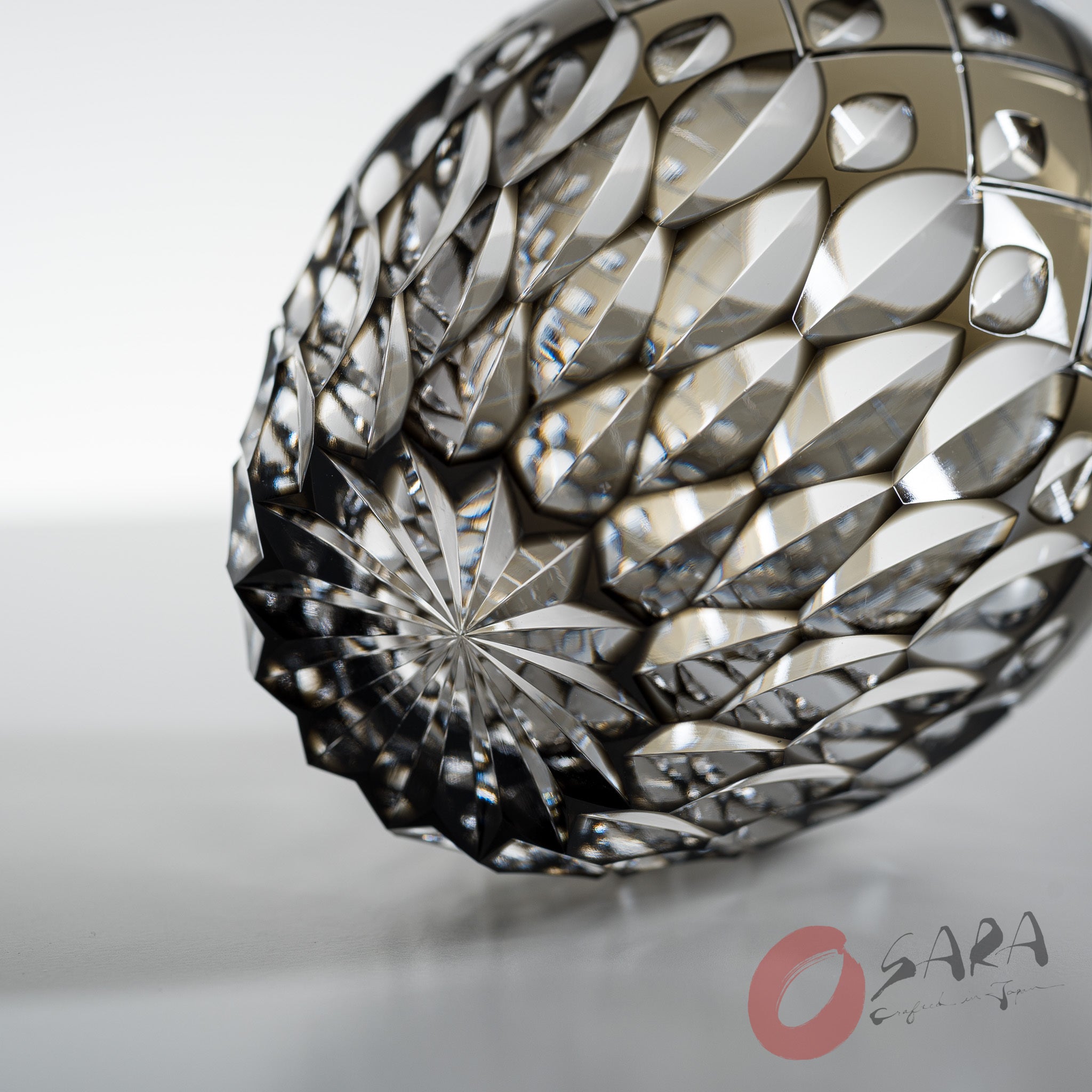 KAGAMI Crystal Multilayer Coloured Round Rock Glass - Enrai / 遠雷 ...