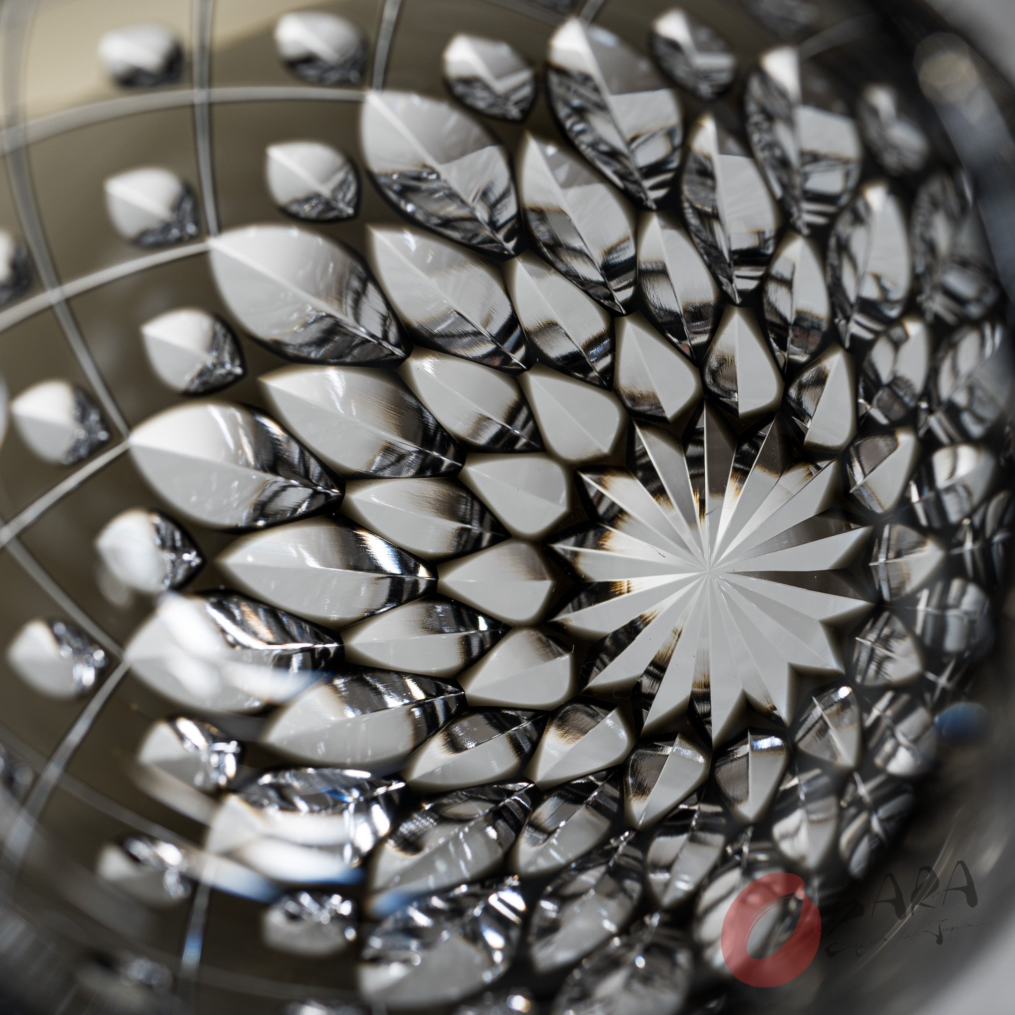 KAGAMI Crystal Multilayer Coloured Round Rock Glass - Enrai / 遠雷 ...