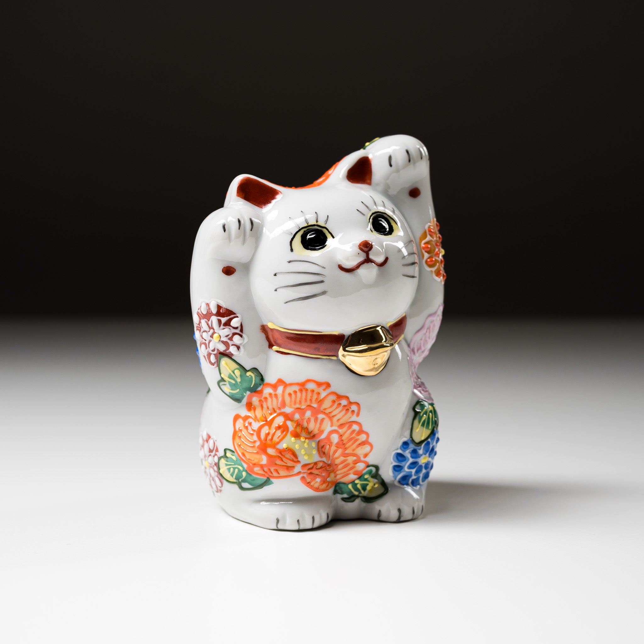 Kutani Ware Animal Ornament - White Flower Cat "Hana" / 九谷焼 招き猫