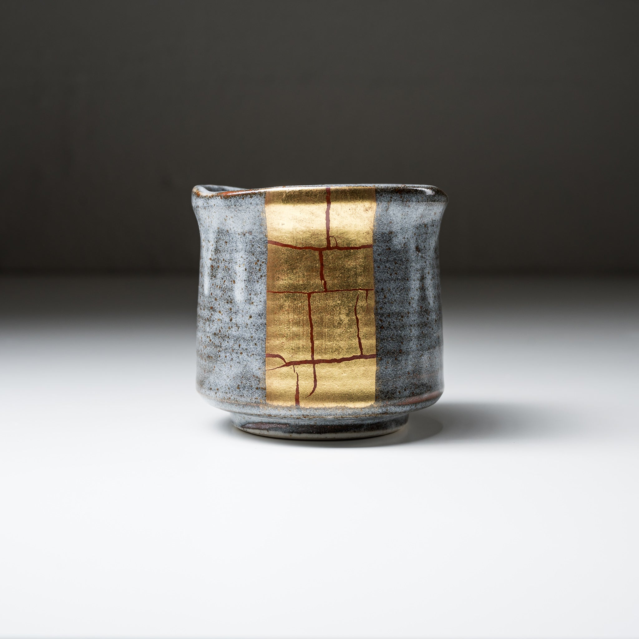 Kutani ware Japanese Yunomi Tea Cup - Gold Leaf / 金箔