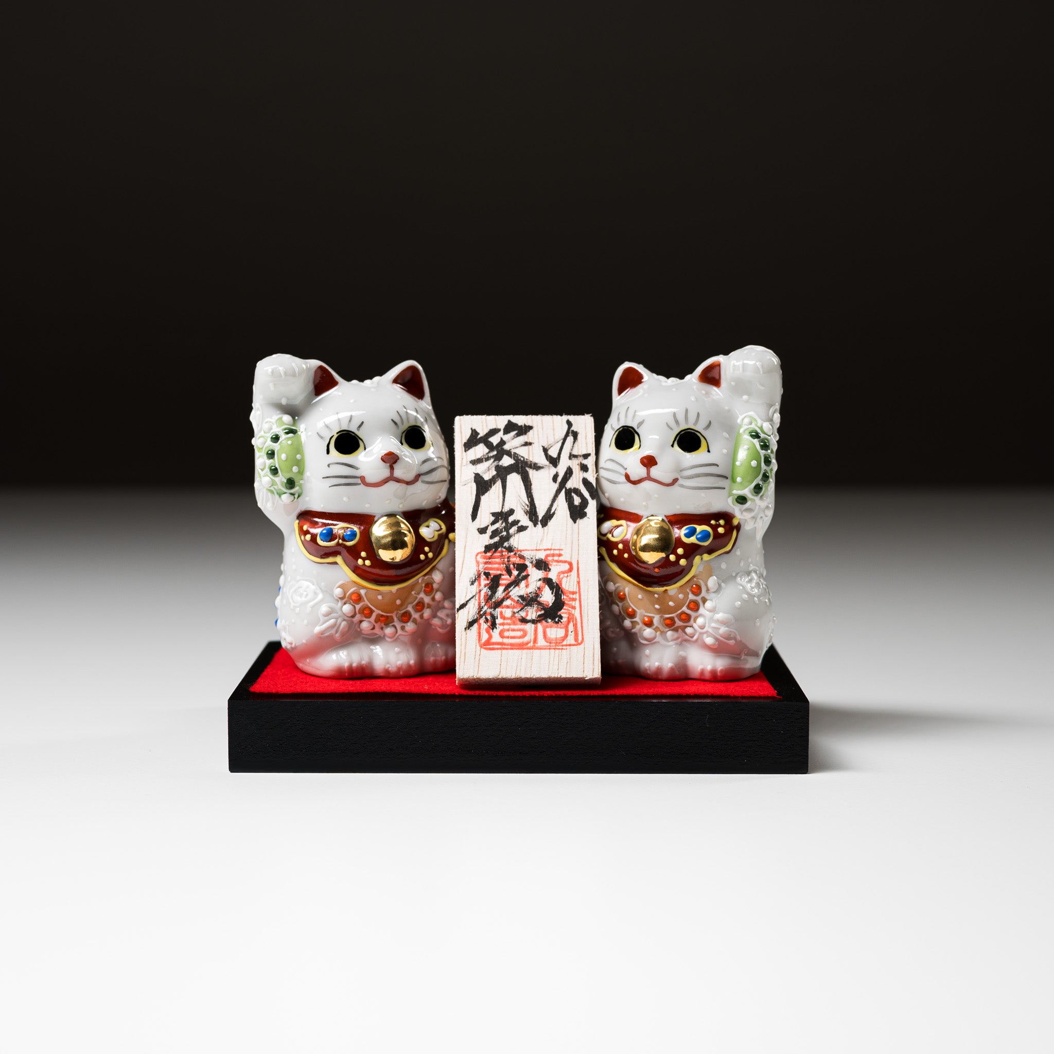 Kutani Ware Animal Ornament - Pair Lucky Cat "Momo"/ 九谷焼 ペア福招き猫