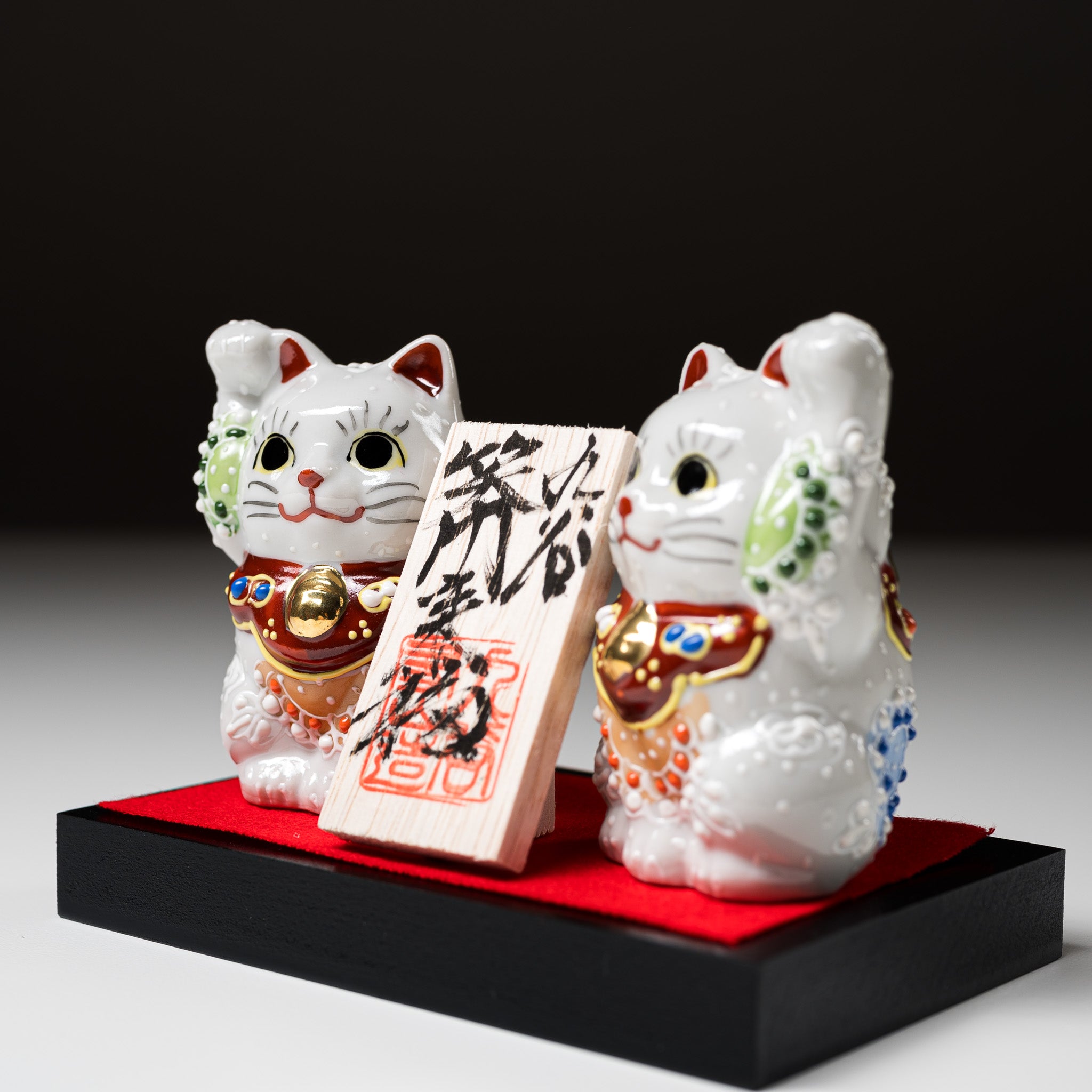 Kutani Ware Animal Ornament - Pair Lucky Cat "Momo"/ 九谷焼 ペア福招き猫