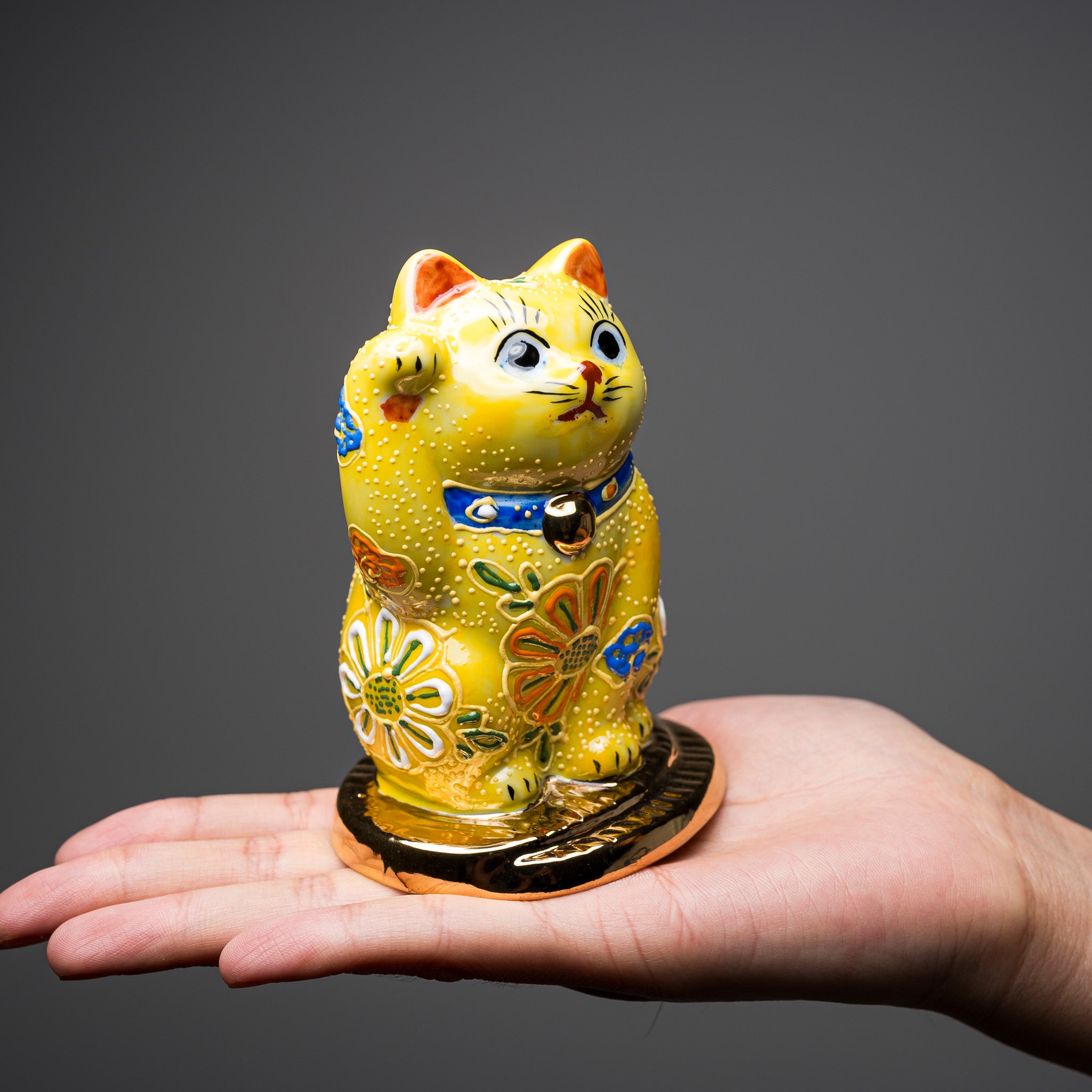 Kutani Ware Animal Ornament - Cat on Gold "Nene" / 九谷焼 小判猫