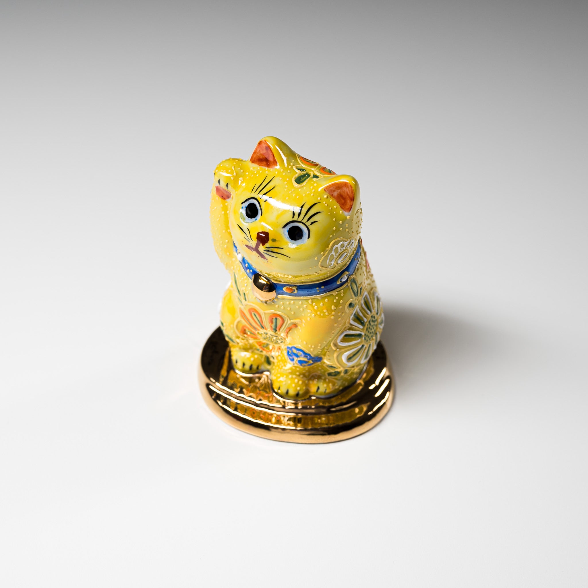 Kutani Ware Animal Ornament - Cat on Gold "Nene" / 九谷焼 小判猫