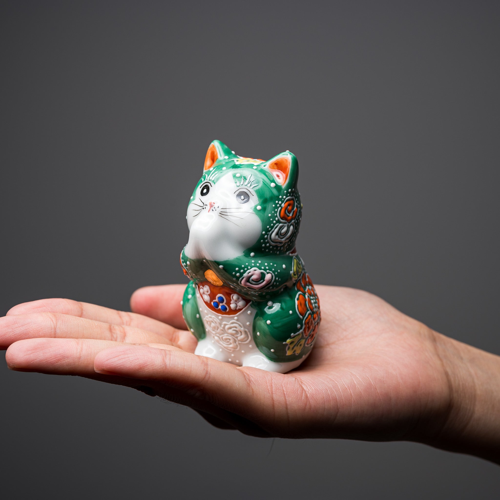 Kutani Ware Animal Ornament - Green Begging Cat "Suika" / 九谷焼 招き猫