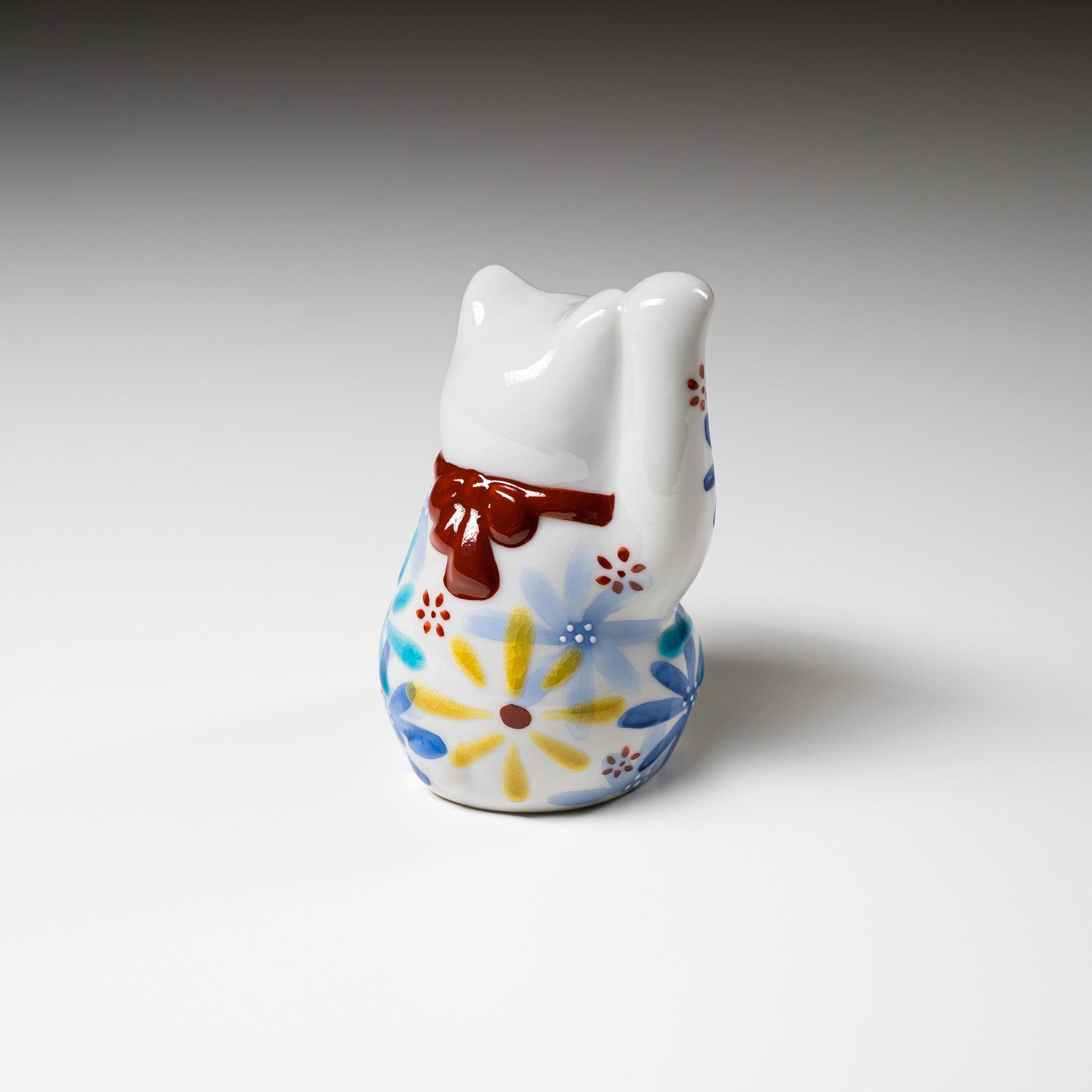 Kutani Ware Animal Ornament - Flower Beckoning Cat "Yuki" / 九谷焼 招き猫
