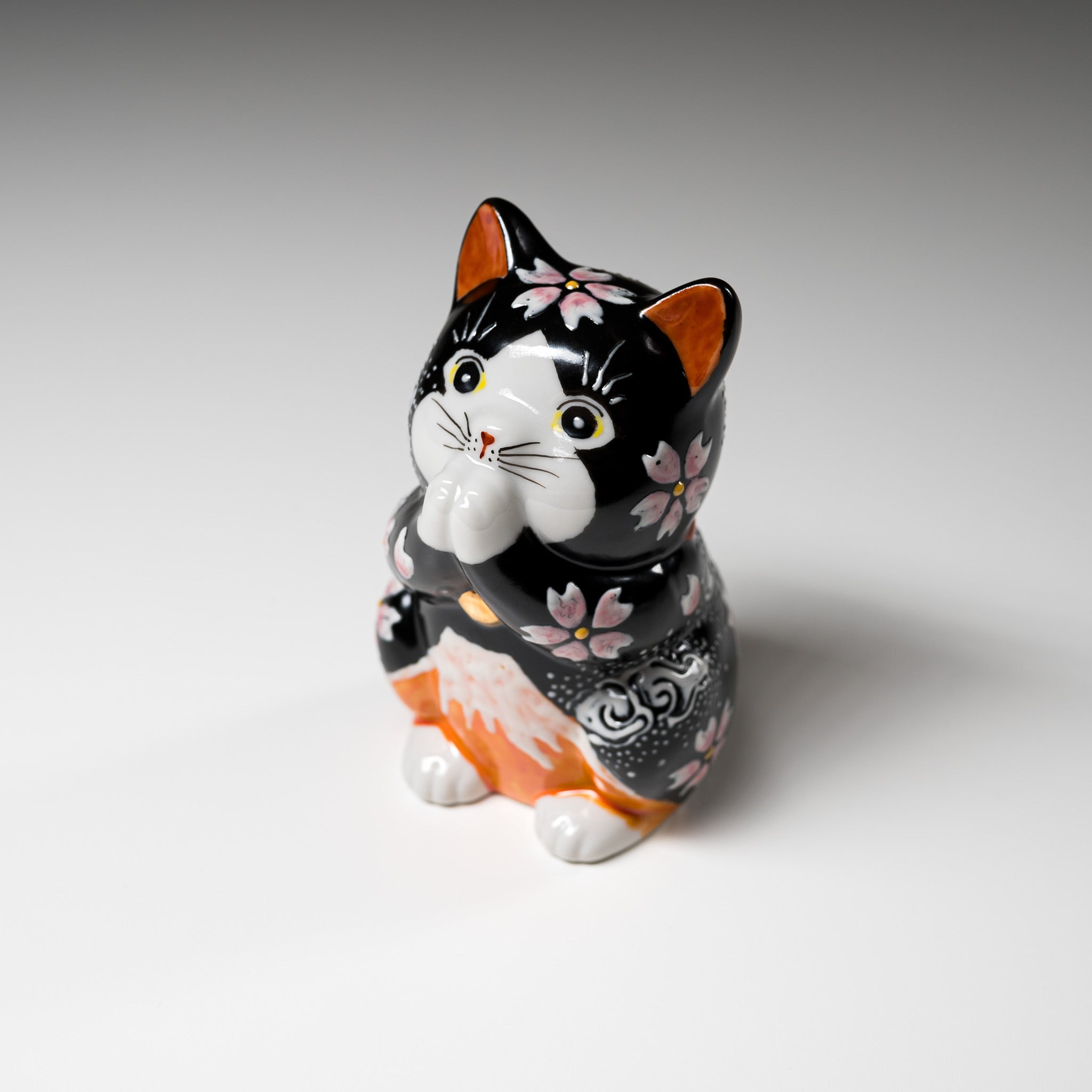 Kutani Ware Animal Ornament - Mt Fuji Black Begging Cat "Fuku" / 九谷焼 招き猫