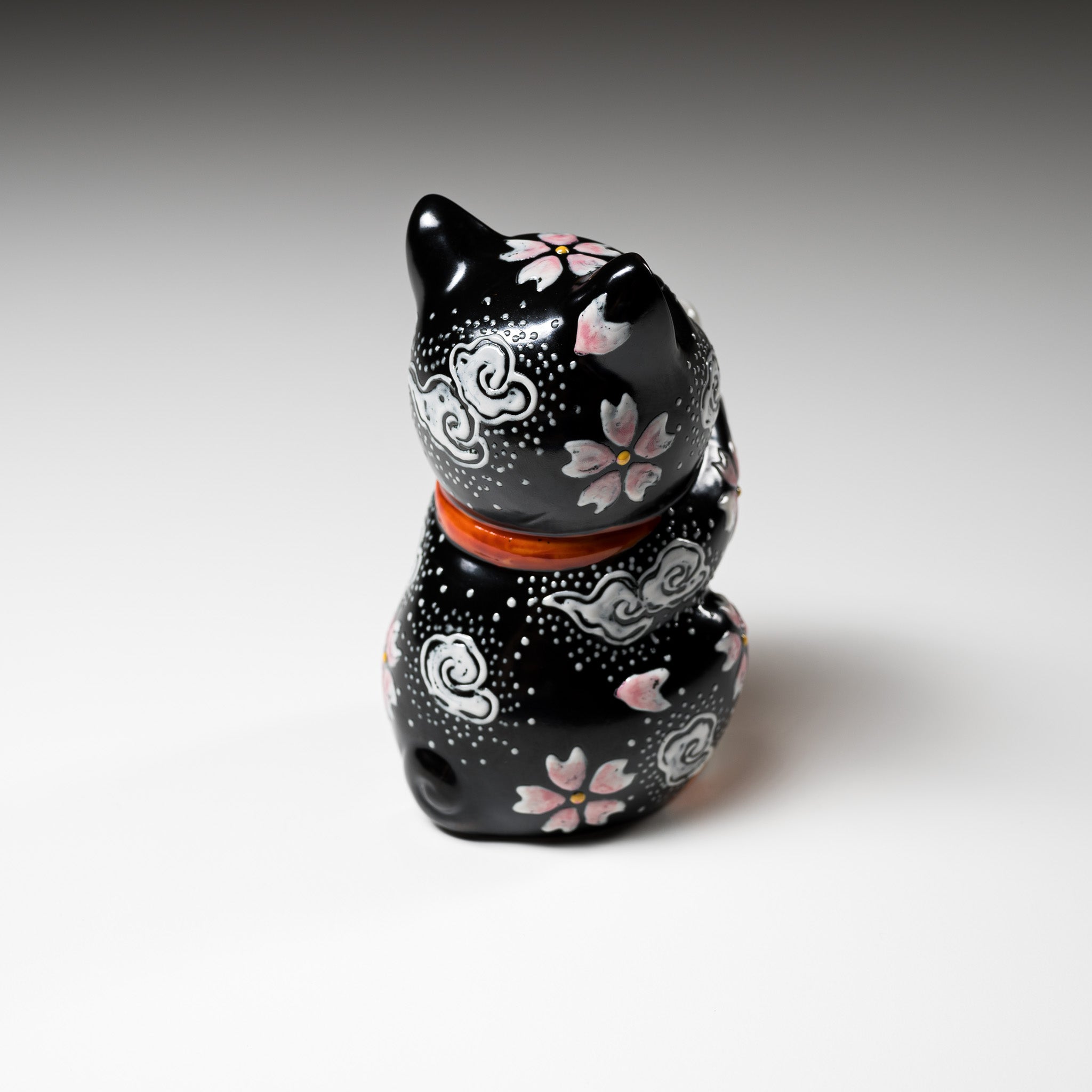Kutani Ware Animal Ornament - Mt Fuji Black Begging Cat "Fuku" / 九谷焼 招き猫