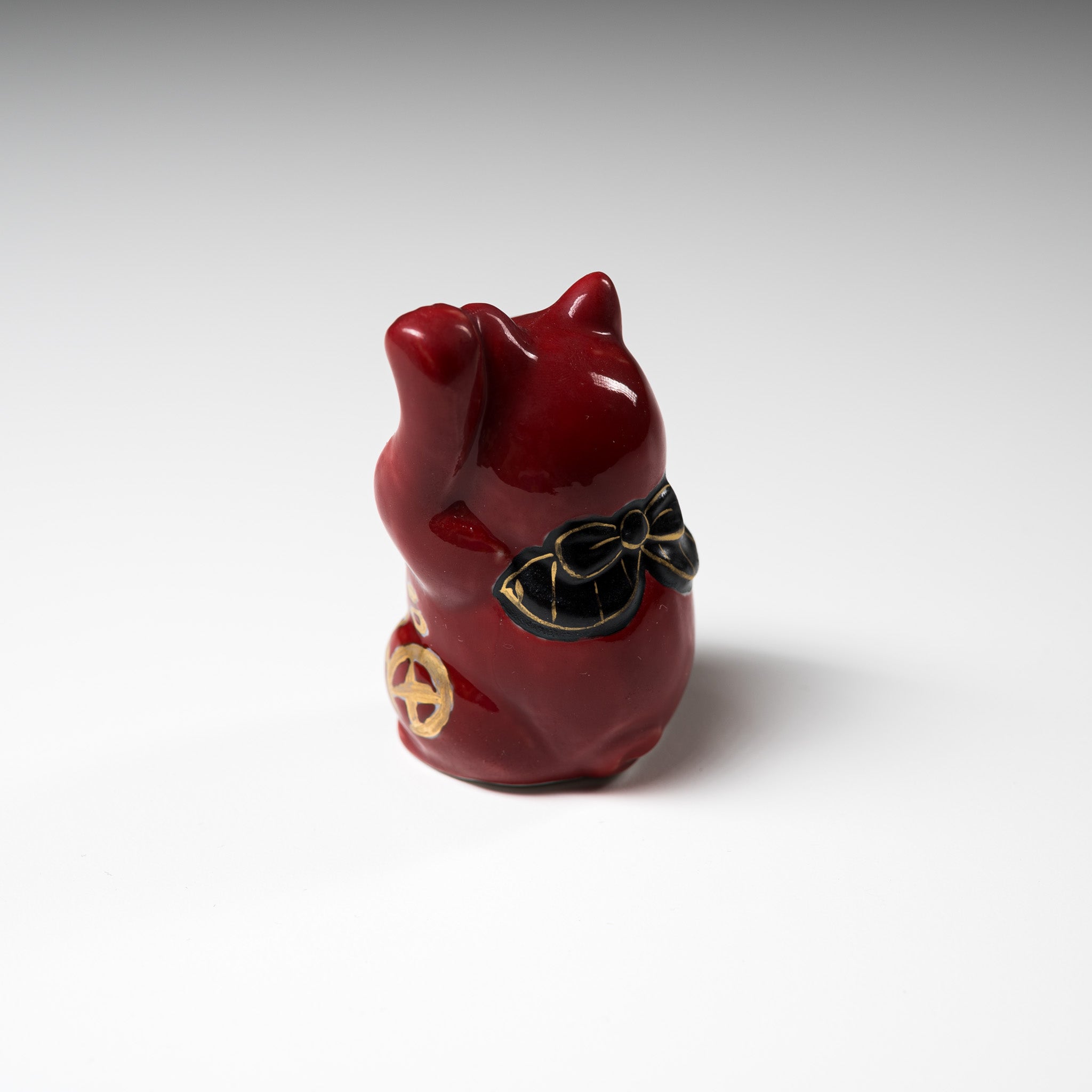 Kutani Ware Animal Ornament - Daruma Cat - Left Hand / 九谷焼 招き猫