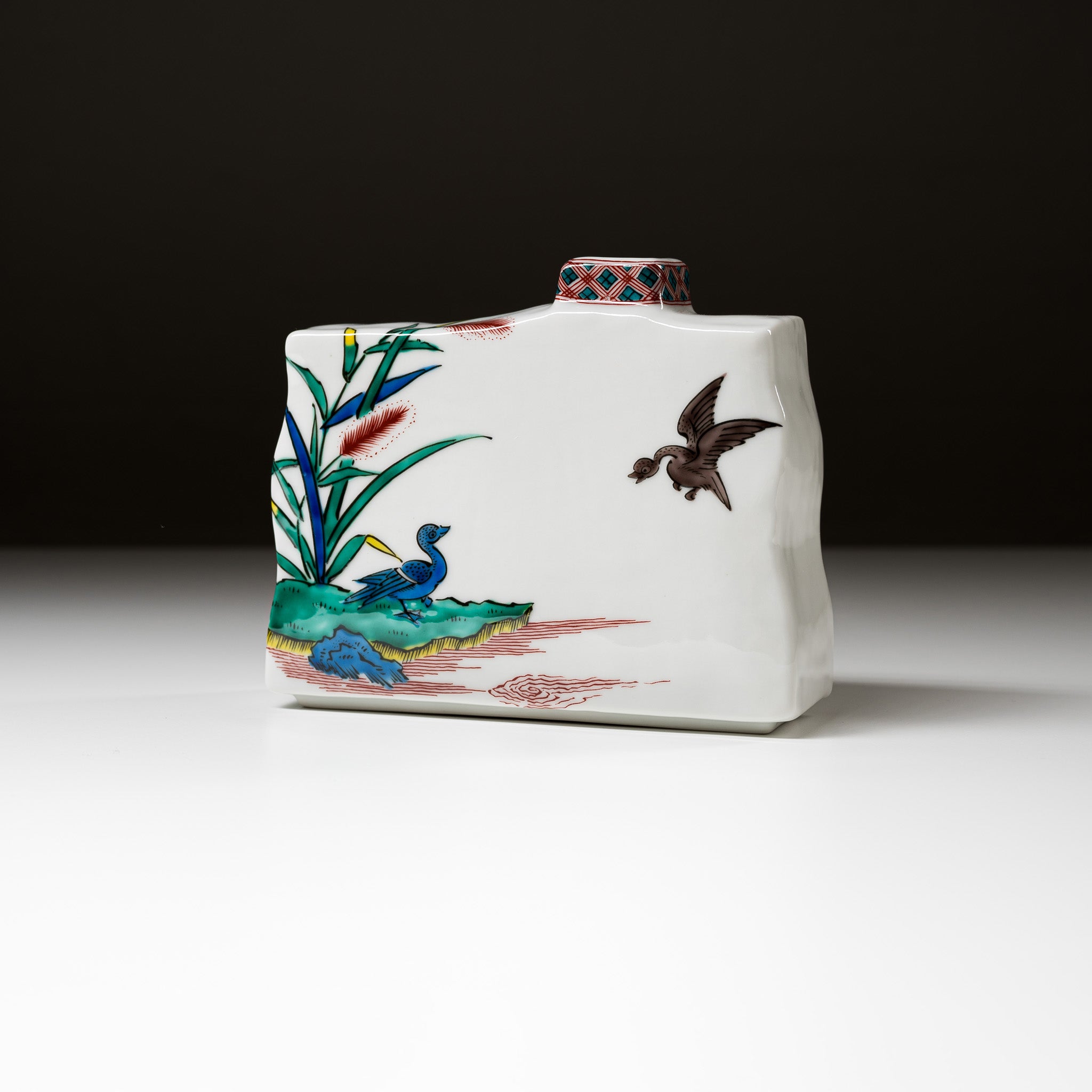Kutani ware Vase - Lake and Birds / 九谷焼 花器