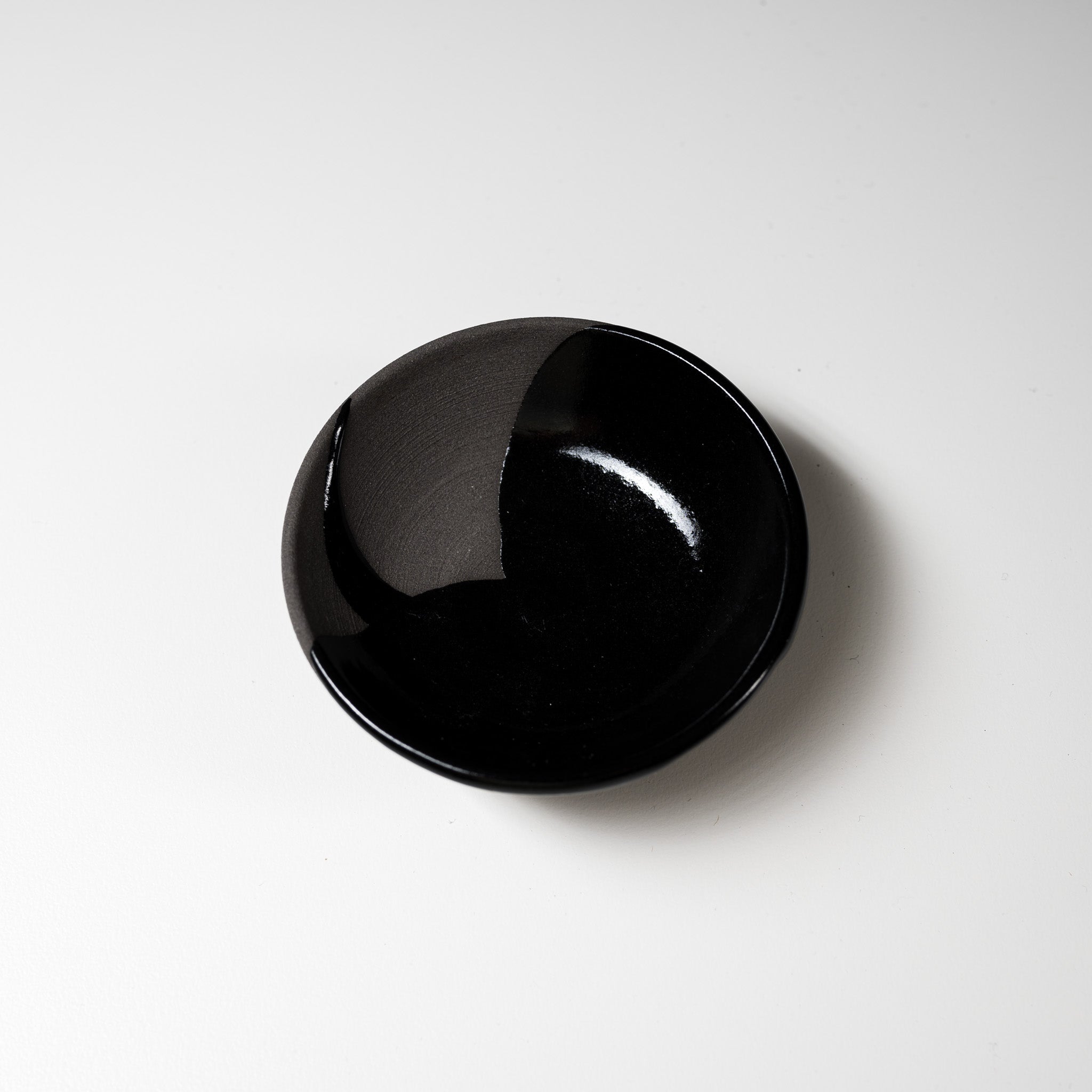 NINSHU Single Small Dish - Charcoal Black / 仁秀 豆皿 墨黒
