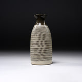 Onta Ware Tobikanna Sake Jug - Ivory / 小鹿田焼 酒徳利