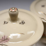 CHINJUKAN Kiln White Satsuma Ware Pair of Lidded Teacups - Autumn Grass / 薩摩焼 沈壽官窯