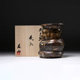 Shozan Kiln Vase with Wooden Box - Grey Shino / 荘山窯 灰志野 花器