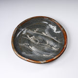Shozan Kiln Plate - Nezumi Shino - 19 cm - Fishermen on the Water / 荘山窯 鼠志野 桃山分 ７寸皿