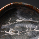 Shozan Kiln Plate - Nezumi Shino - 19 cm - Fishermen on the Water / 荘山窯 鼠志野 桃山分 ７寸皿