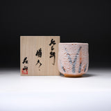 Shozan Kiln Yunomi Tea Cup with Wooden Gift Box - Pink Shino - Brush / 荘山窯 紅志野 湯呑み