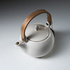 Load image into Gallery viewer, Yui - 結- Wooden Handle Teapot 600ml - White