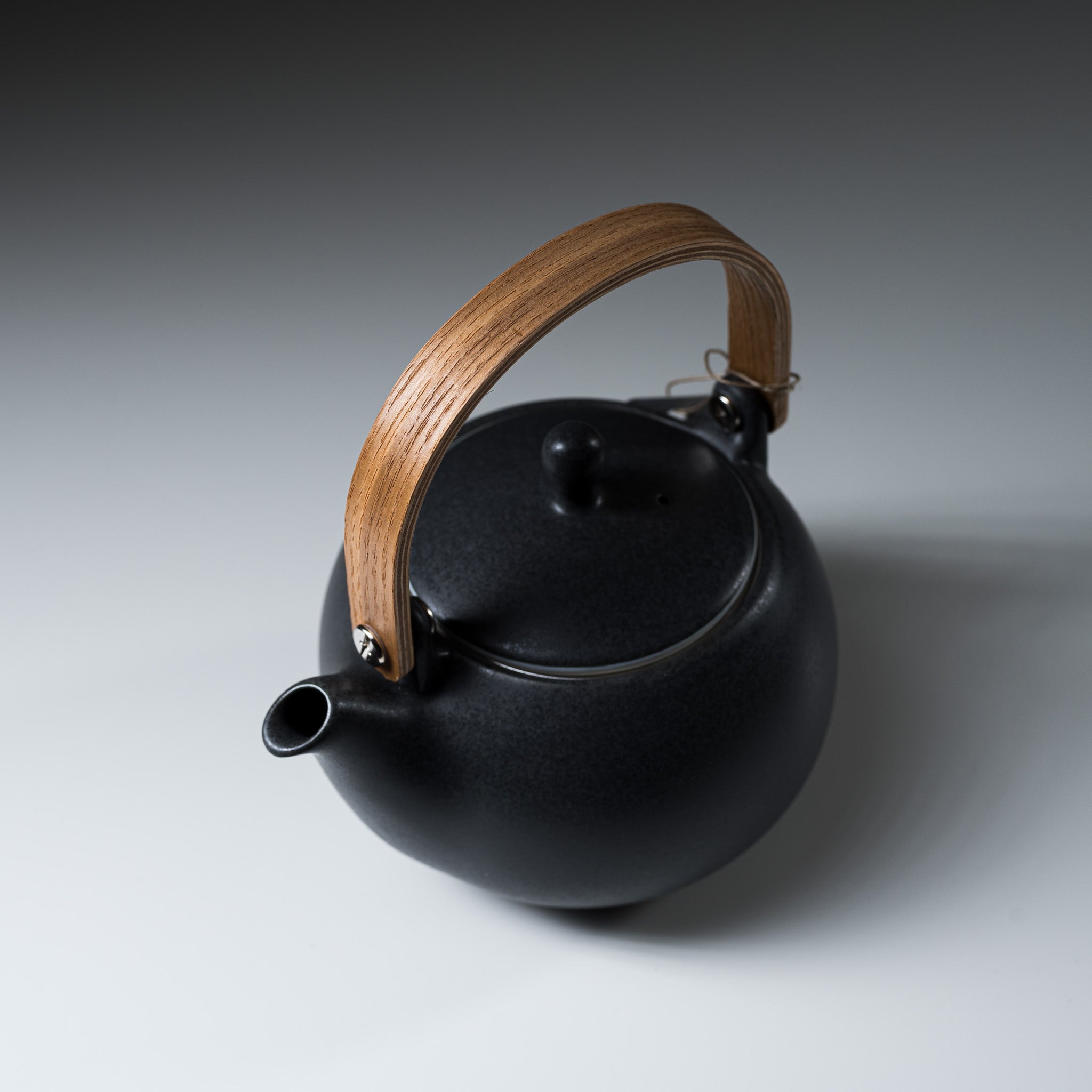 Yui  - 結- Wooden Handle Teapot 600ml - Black