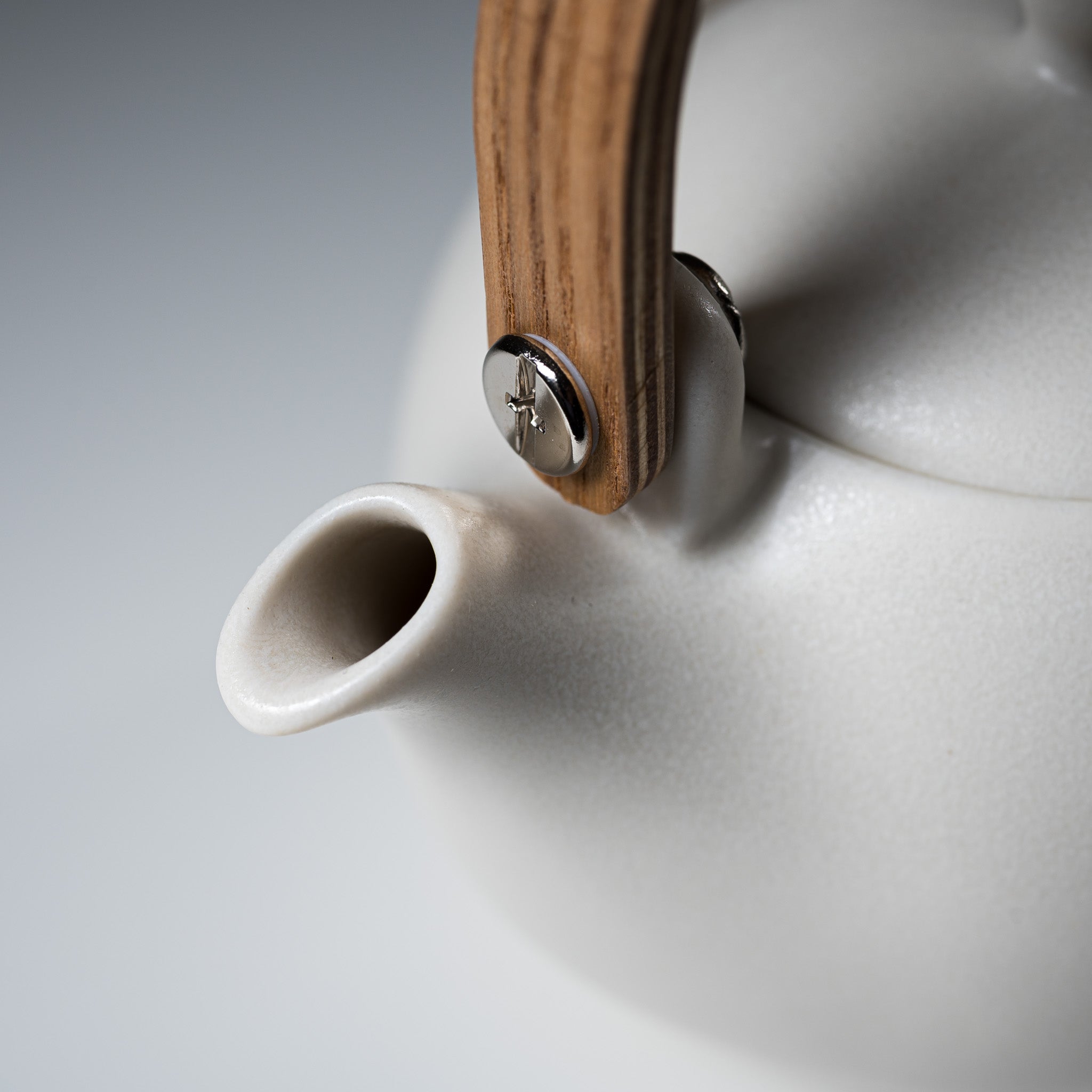 Yui Wooden Handle Teapot 330ml - White
