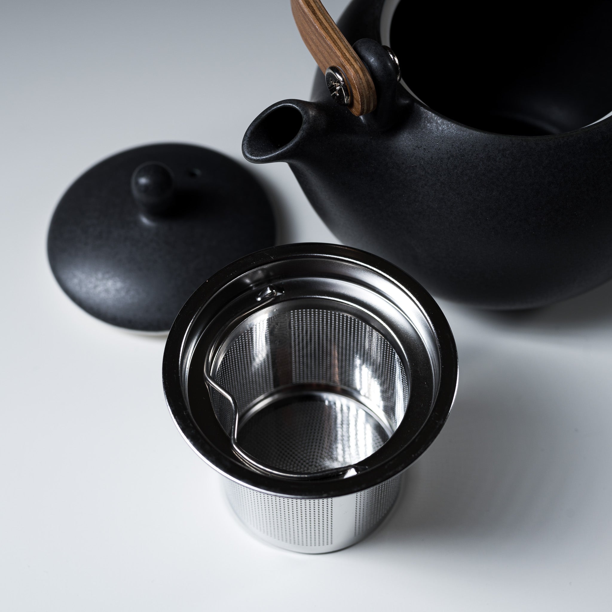 Yui Wooden Handle Teapot 330ml - Black