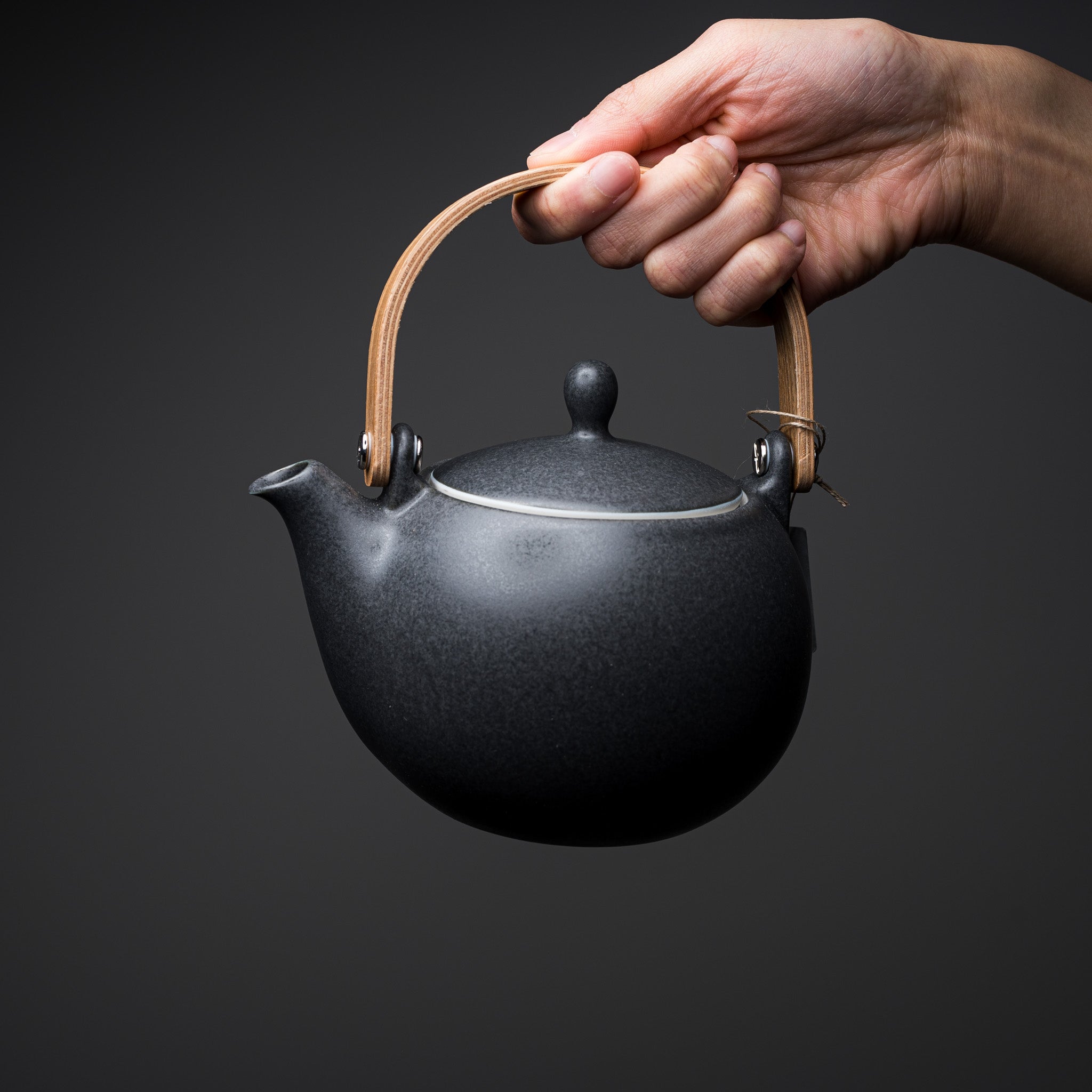 Yui  - 結- Wooden Handle Teapot 600ml - Dark Grey/Light Black