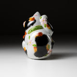 Kutani Ware Animal Ornament - Cat with Bream “Mai”/ 九谷焼 おねだり猫