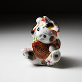 Kutani Ware Animal Ornament - Cat with Bream “Mai”/ 九谷焼 おねだり猫