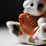 Kutani Ware Animal Ornament - Cat with Bream “Mai”/ 九谷焼 おねだり猫