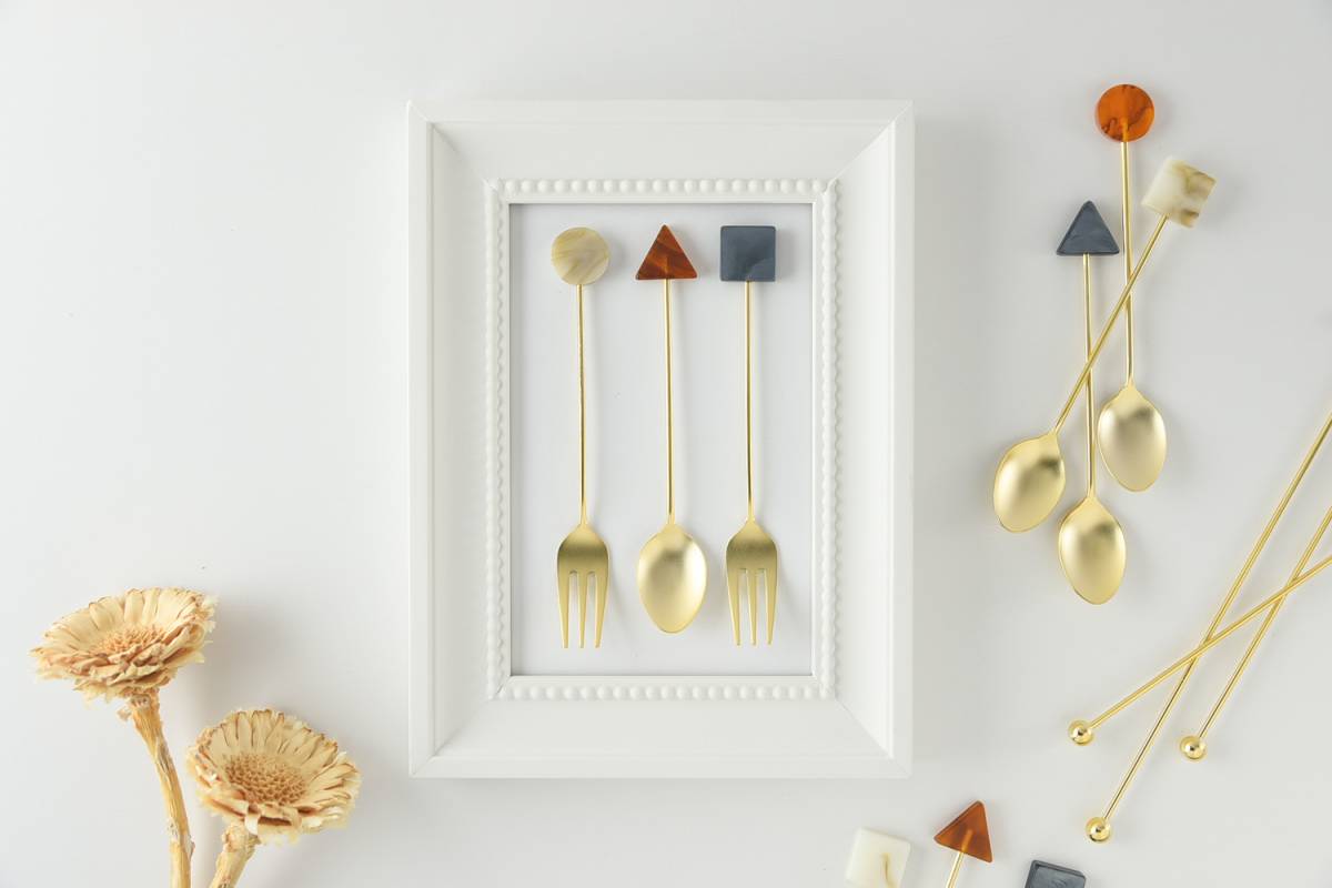 Tsubamesanjo Matte Gold Cake Fork with Acrylic Block - 8 Kinds