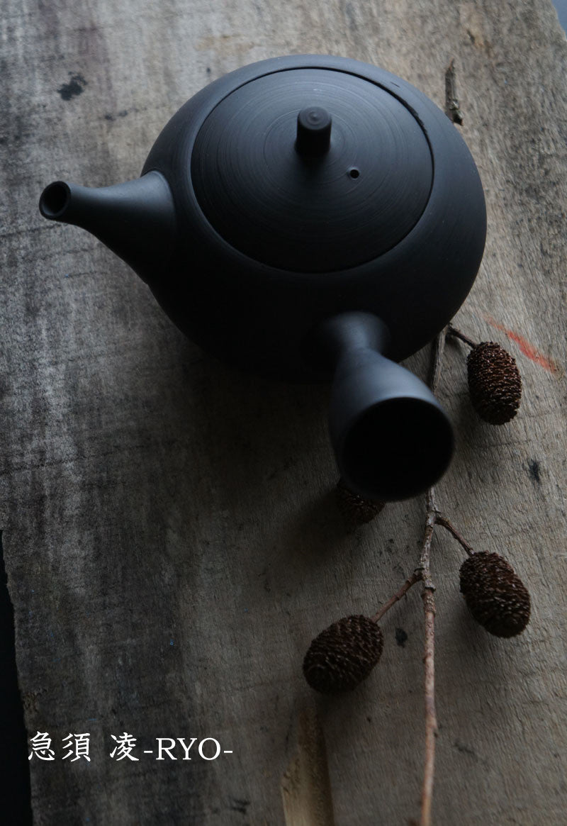 Ryo -凌 / Teapot