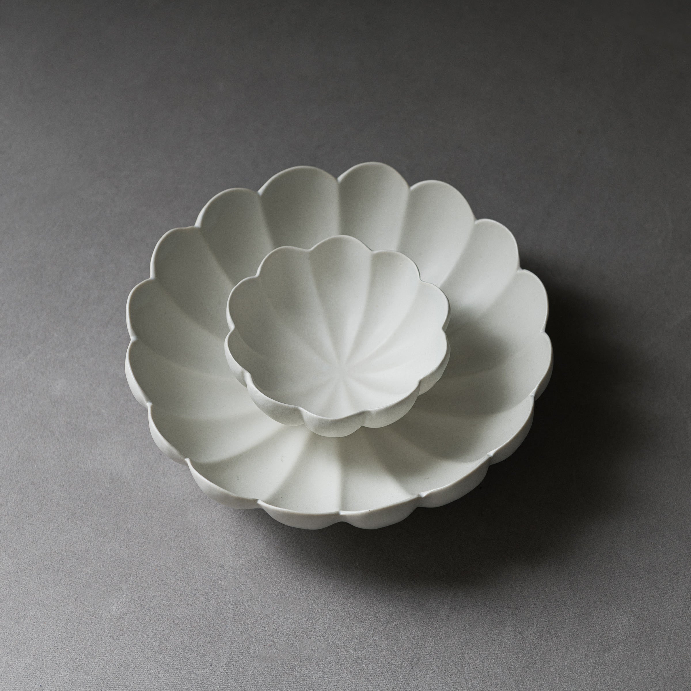 USUKIYAKI Handmade Bowl Rinka - 2 Sizes / 臼杵焼き 輪花