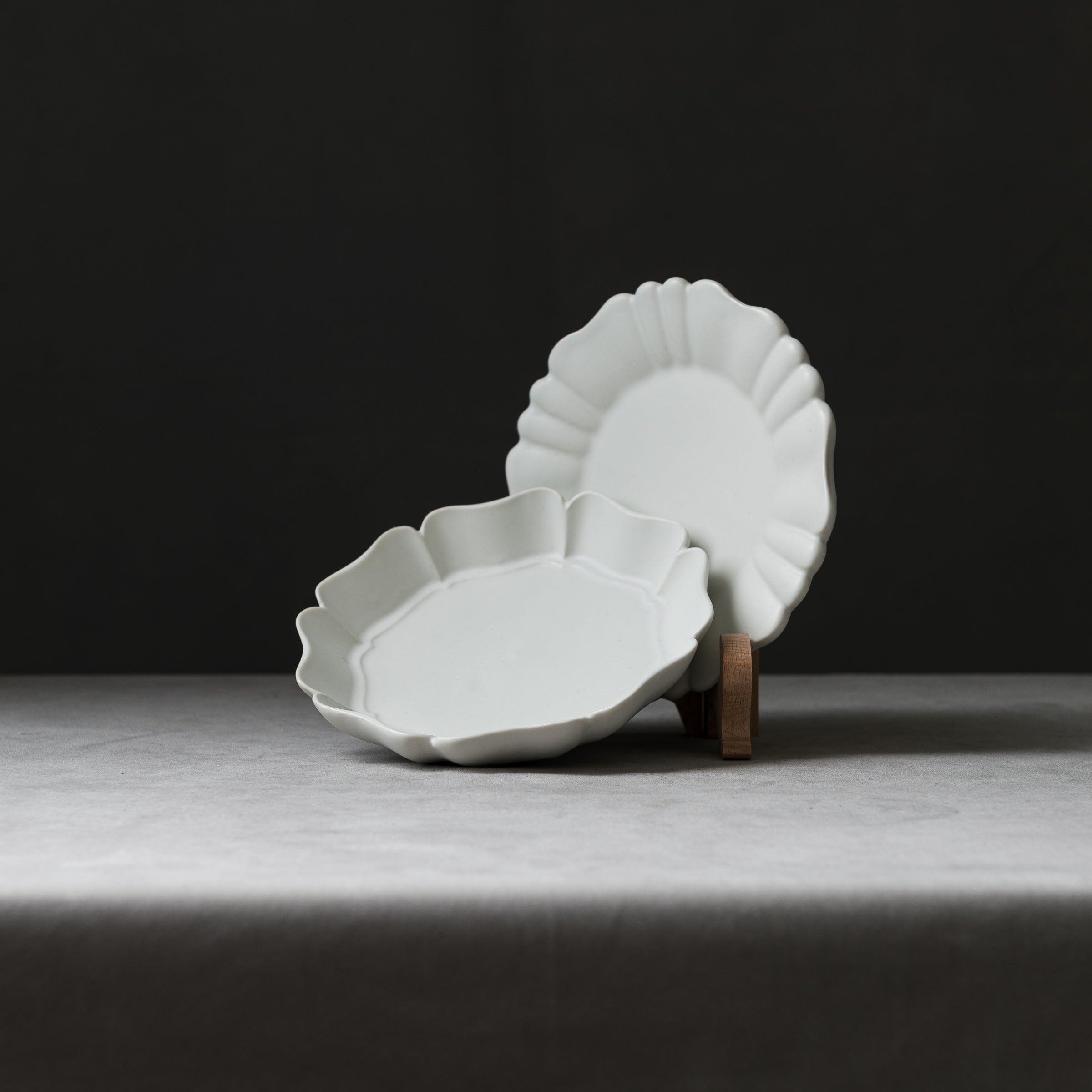 USUKIYAKI Petal Handmade Plate - 2 Kinds / 臼杵焼き 花弁皿