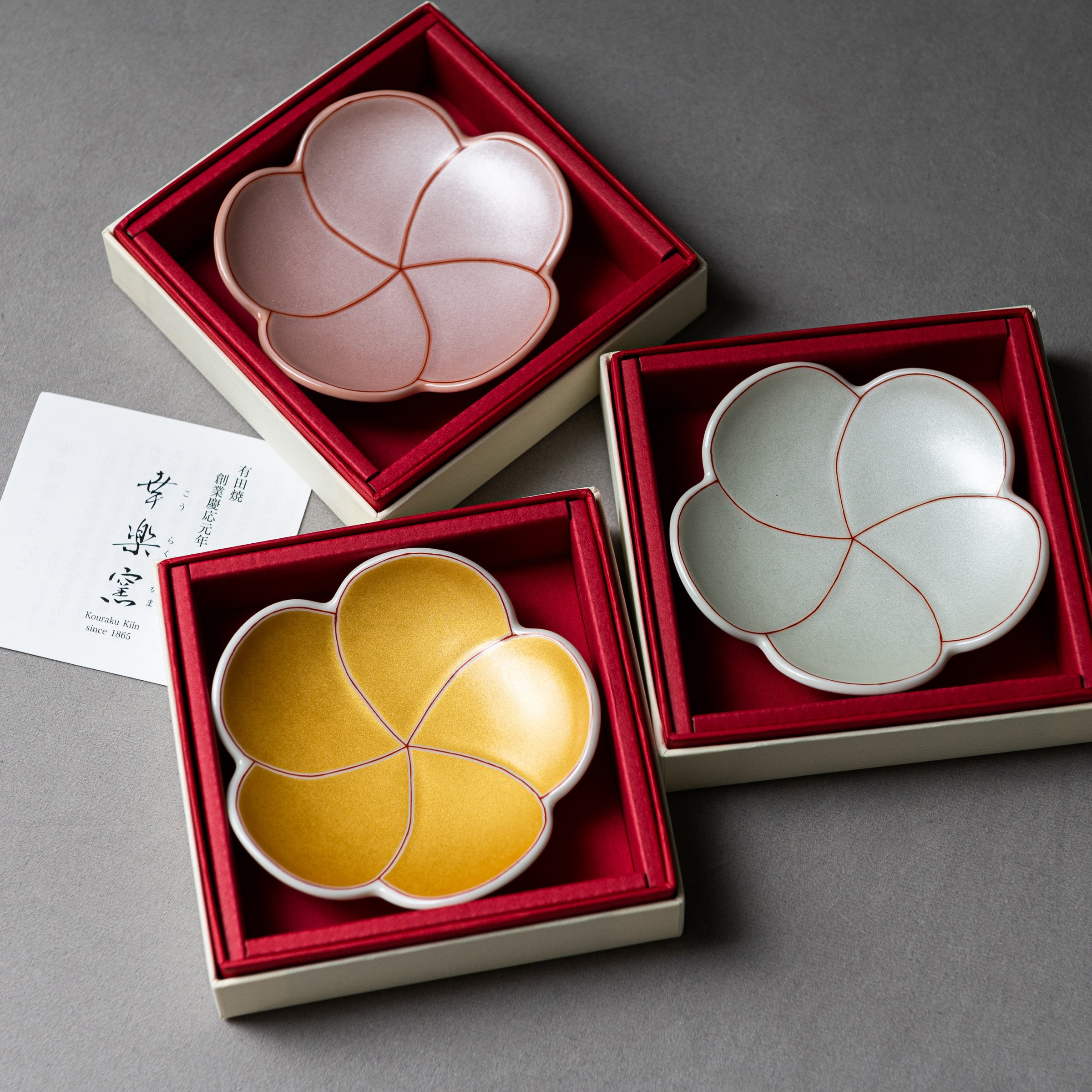 Arita Ware Plum Plate Gift Box - 9 cm / 有田焼 幸楽窯