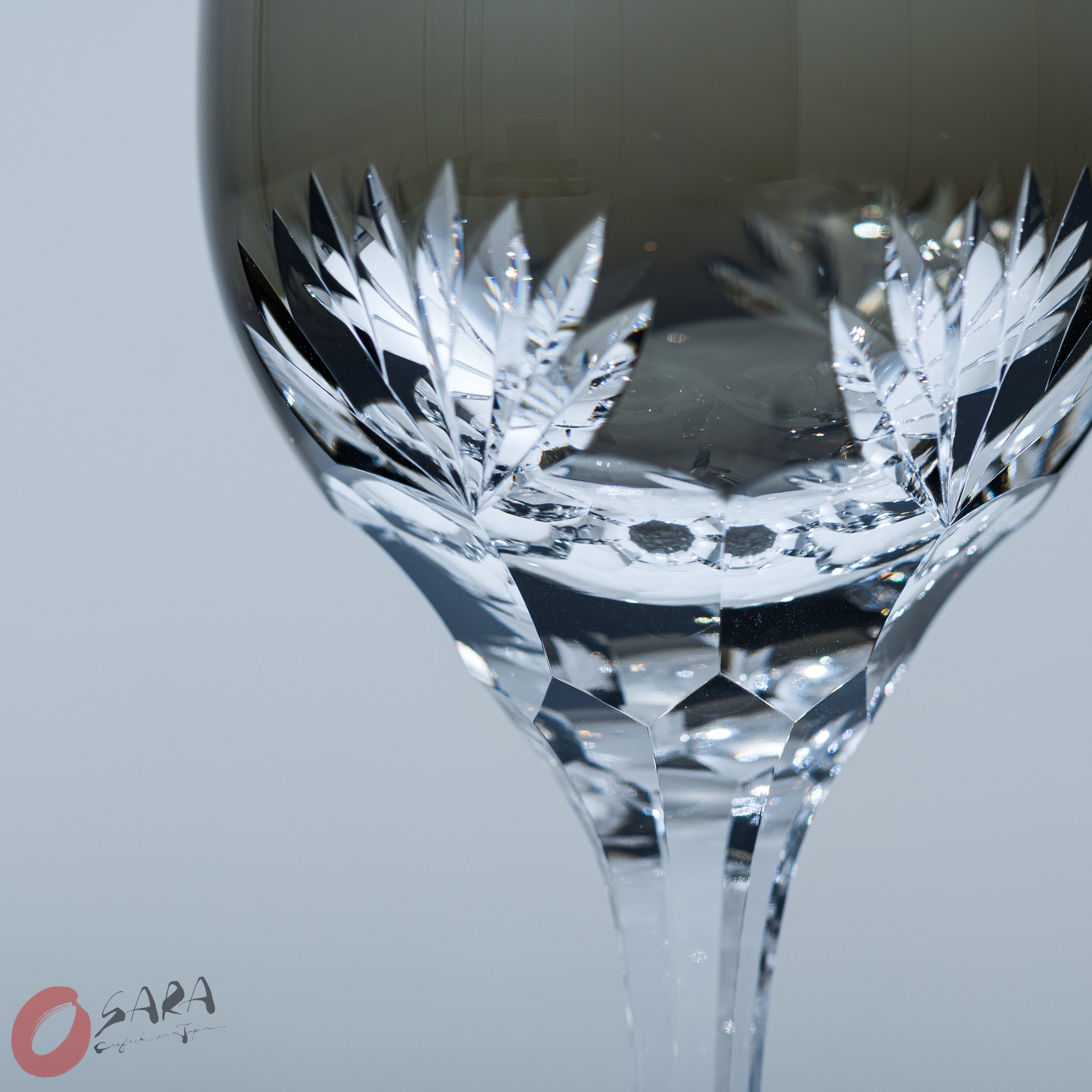 KAGAMI Crystal Edo-Kiriko Wine Glass - Ardisia Crenata / 万両