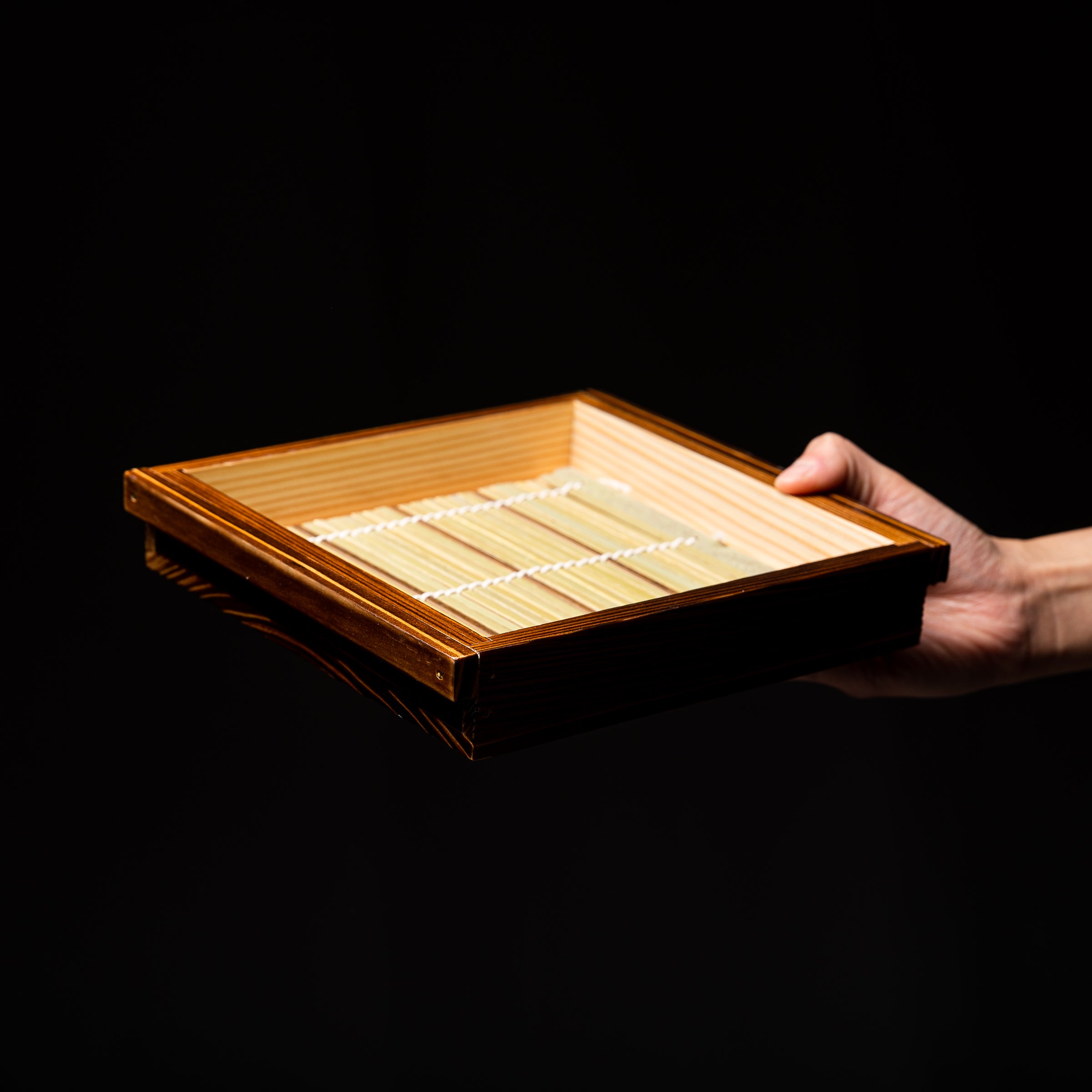 Yaki-Sugi Box -shaped Soba Noodle Bowl - Square 20 cm / 焼き杉ざるそば皿